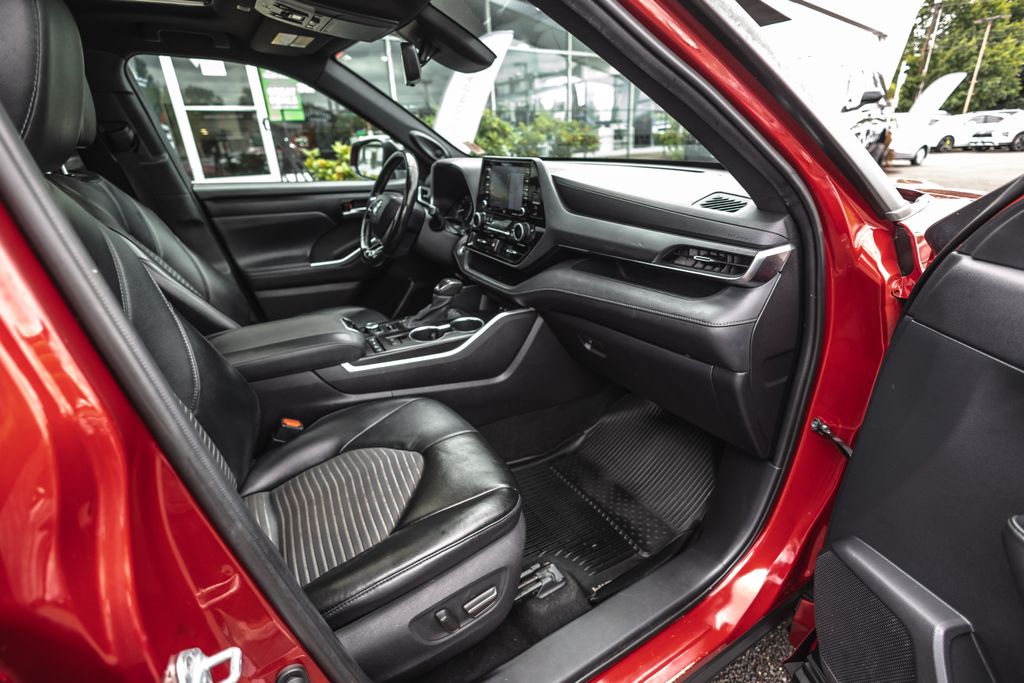 2021 Toyota Highlander XSE thumbnail 26