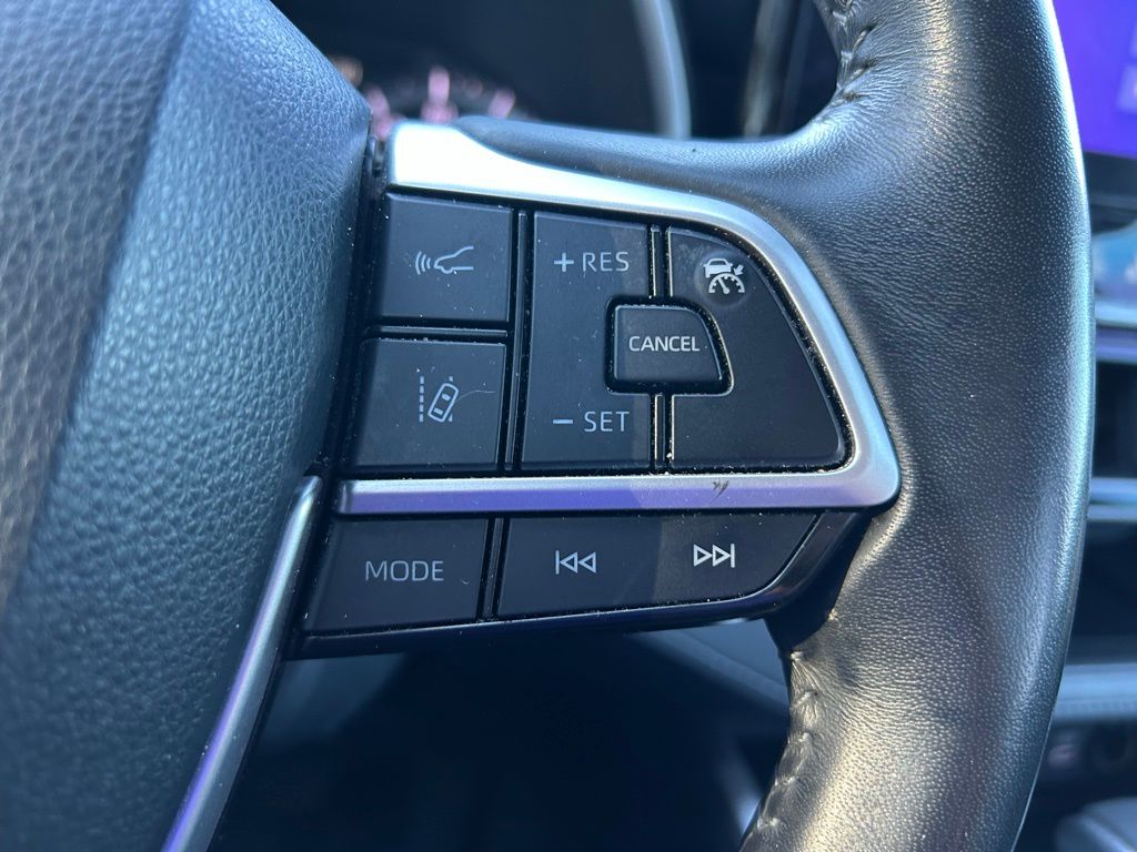 Thumbnail: 2023 Toyota Highlander - 20