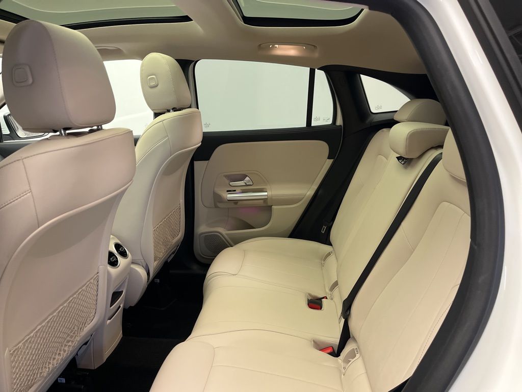 Thumbnail: 2023 Mercedes-Benz GLA - 27