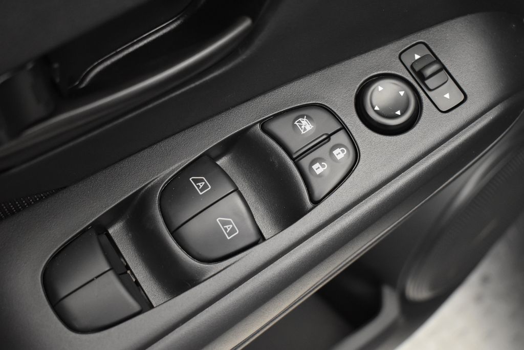 Thumbnail: 2025 Nissan Kicks - 11