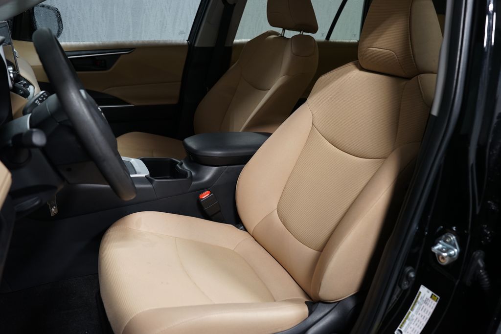 Thumbnail: 2025 Toyota RAV4 - 6