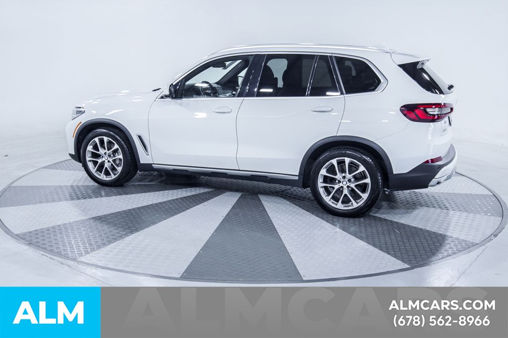 Used 2022 White BMW xDrive40i image 5