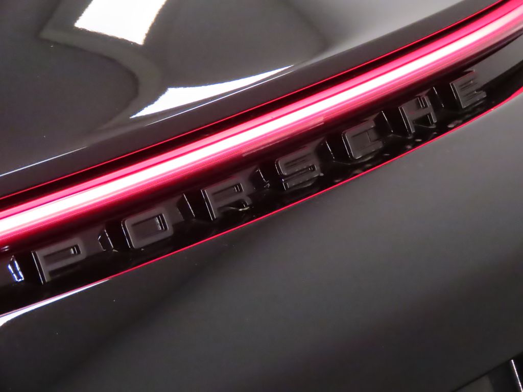 Thumbnail: 2022 Porsche 911 - 10