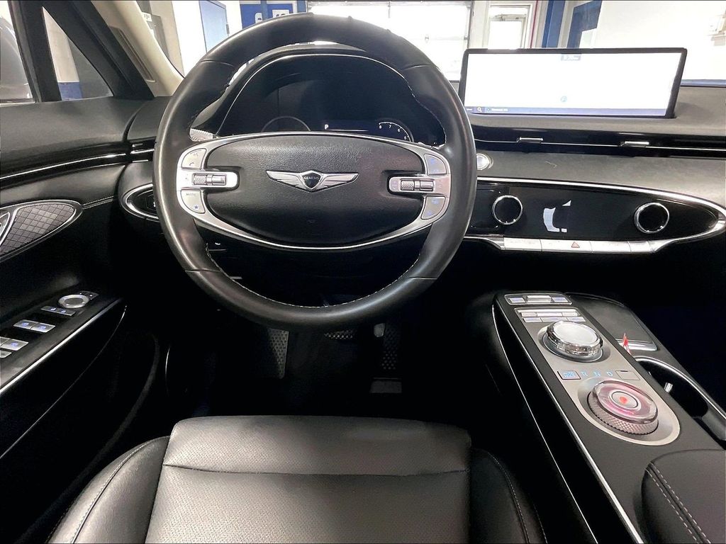 2025 Genesis GV70 — photo 17