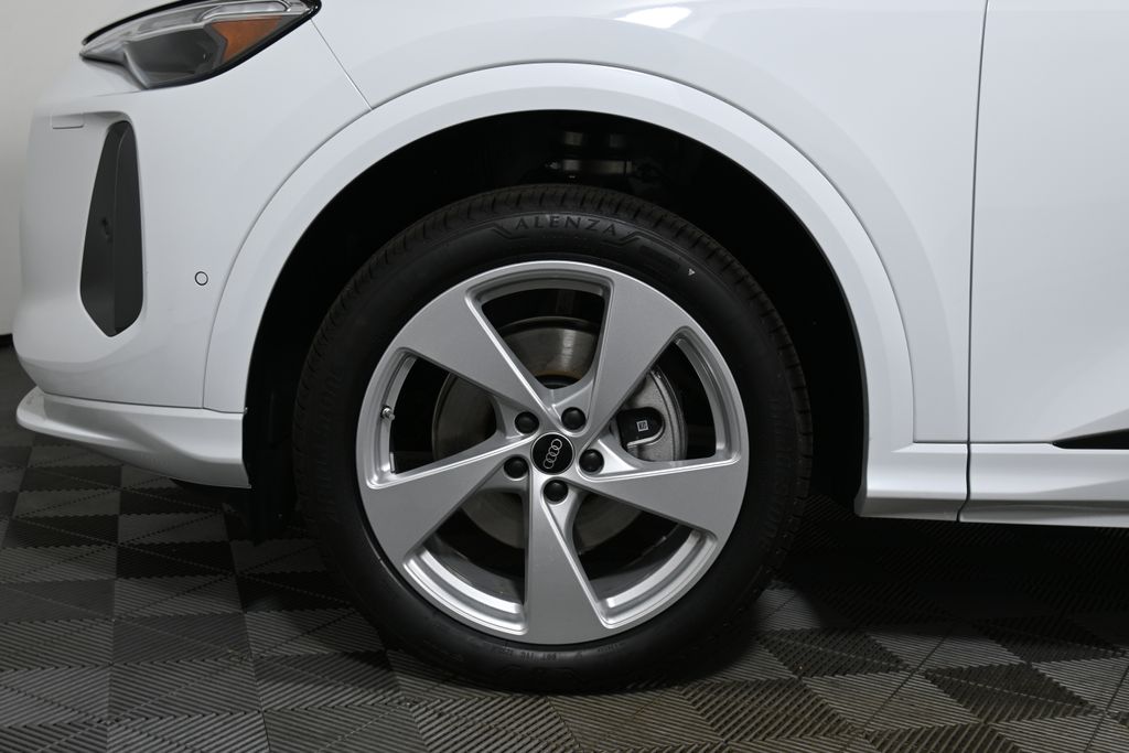 Thumbnail: 2025 Audi Q5 - 11