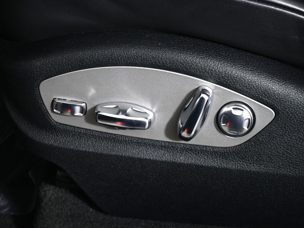 Thumbnail: 2023 Porsche Macan - 31