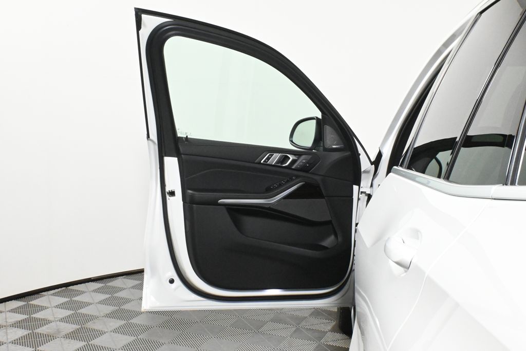 Thumbnail: 2026 BMW X5 - 28