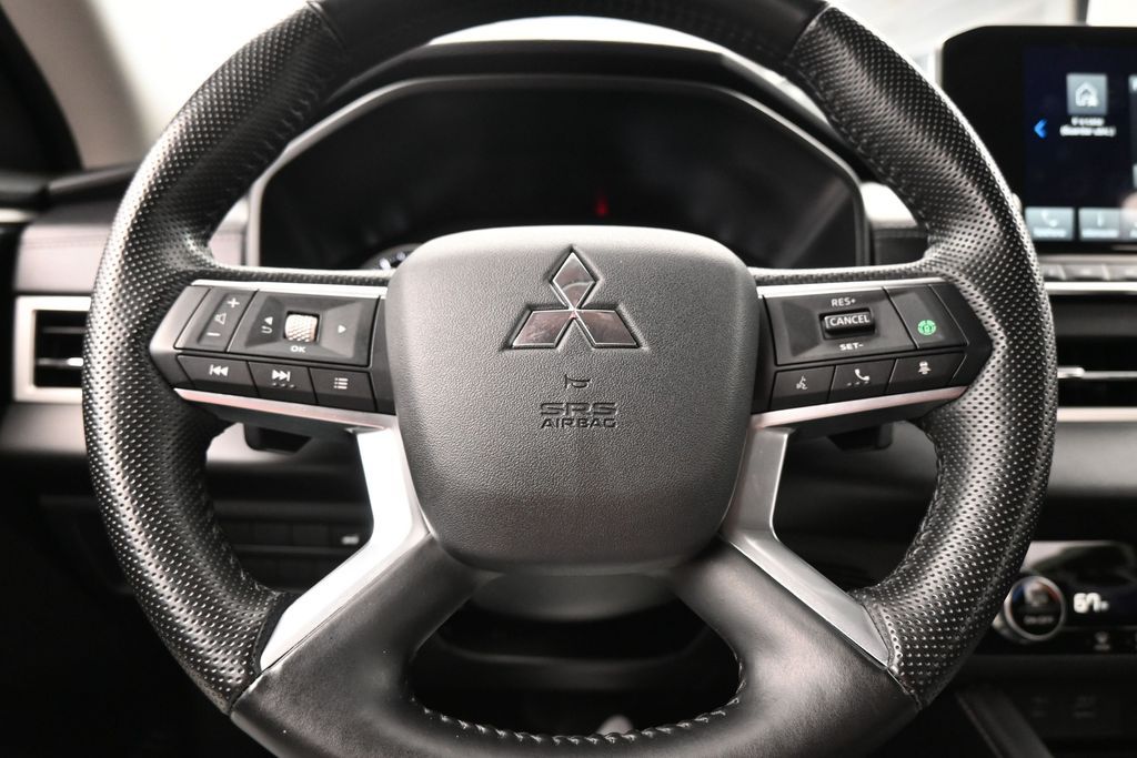 Used 2024 Red Mitsubishi SE Black Edition image 25