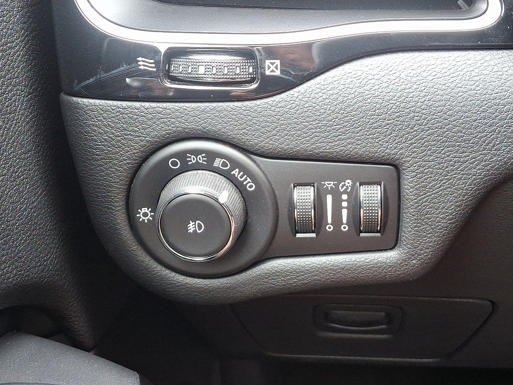 Thumbnail: 2019 Jeep Cherokee - 23