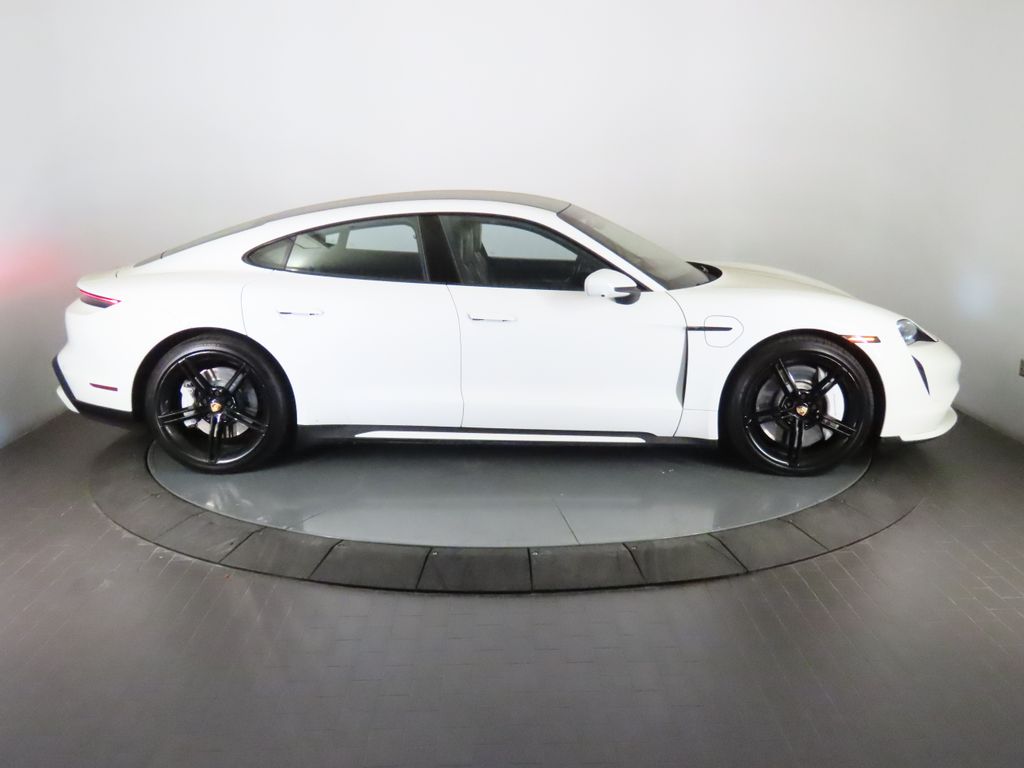 Thumbnail: 2021 Porsche Taycan - 8