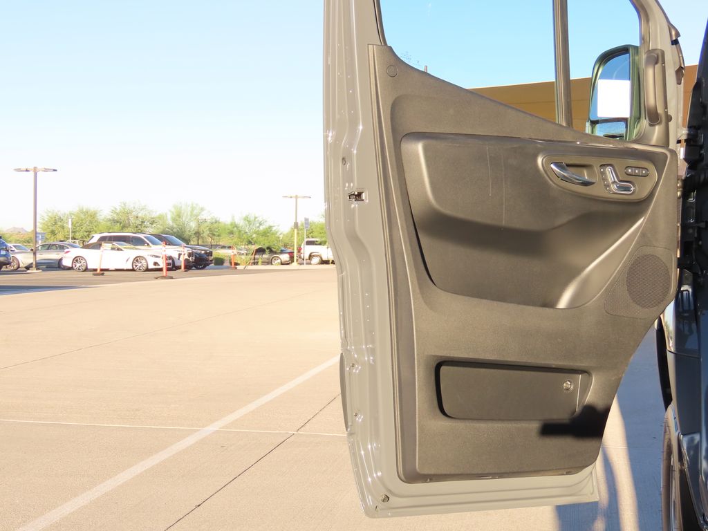 Thumbnail: 2025 Mercedes-Benz Sprinter - 24