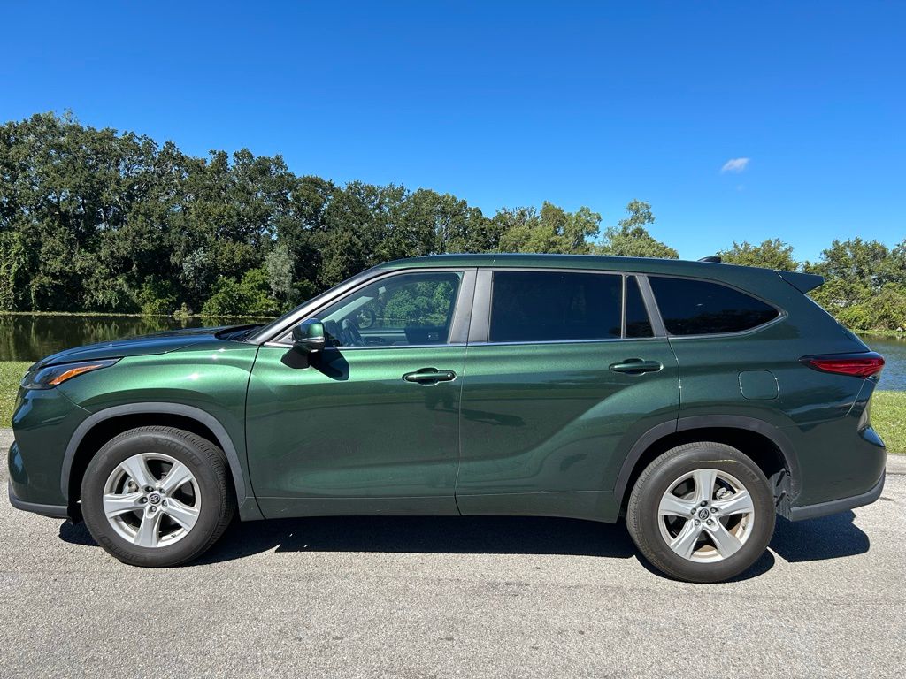 Thumbnail: 2023 Toyota Highlander - 2