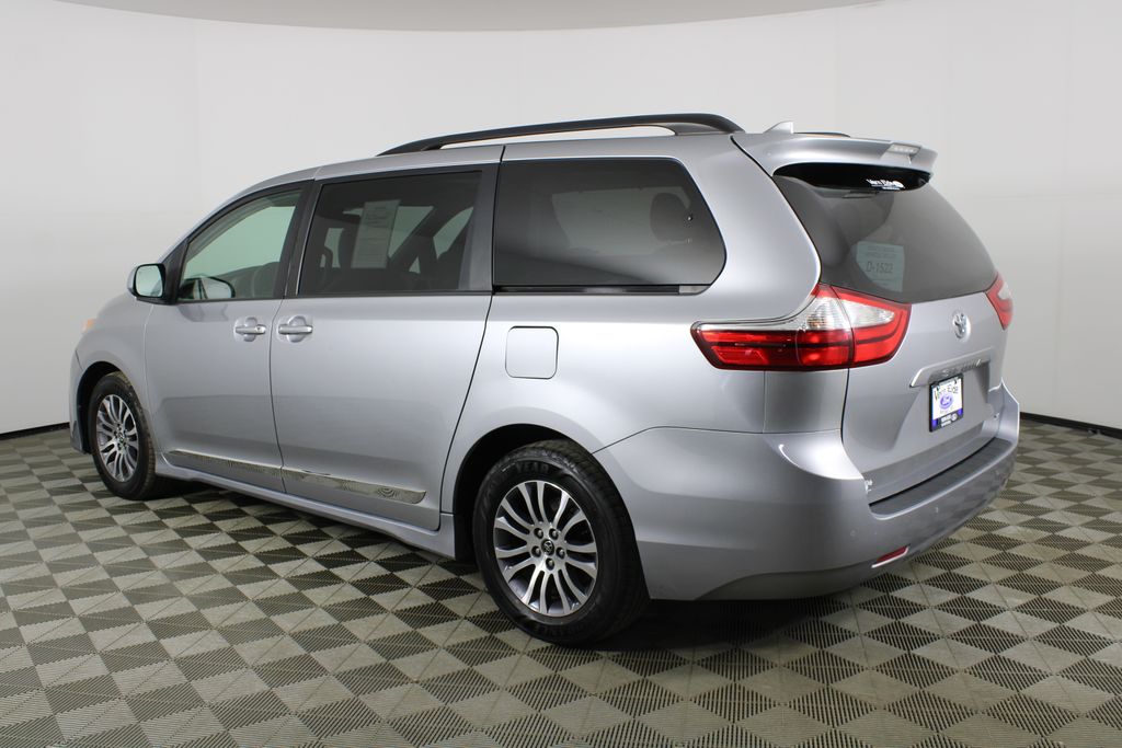 Used 2018 Toyota Sienna for sale in 