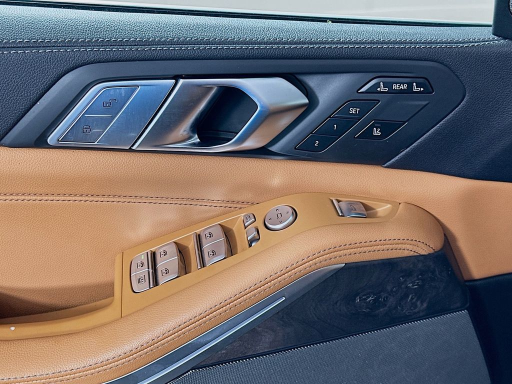 Thumbnail: 2021 BMW X7 - 18