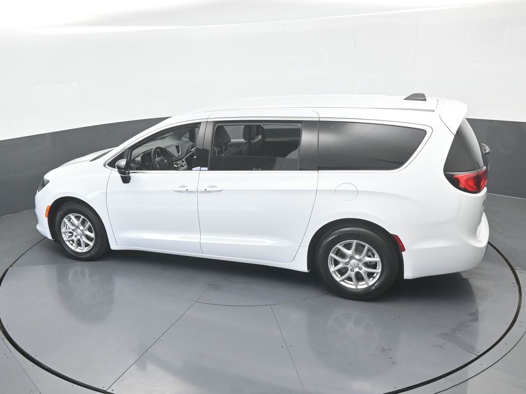 Used 2026 Bright White Clearcoat Chrysler LX image 46