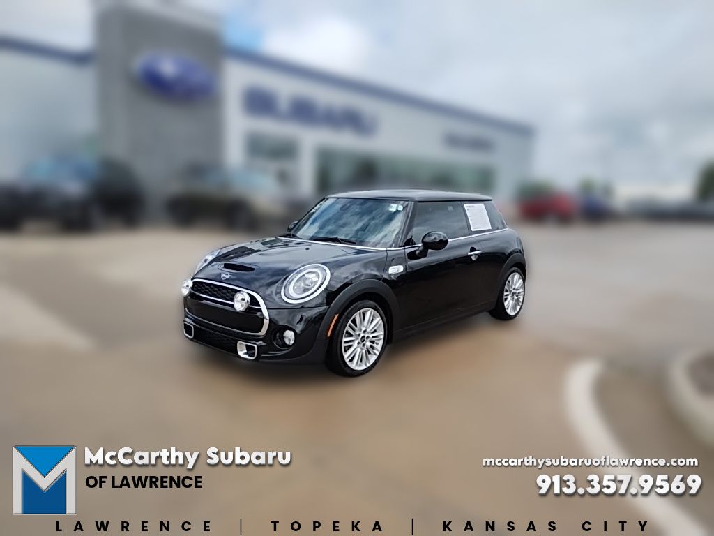 Midnight Black Metallic 2019 MINI Cooper Hatchback Front-Wheel Drive 6-Speed Manual