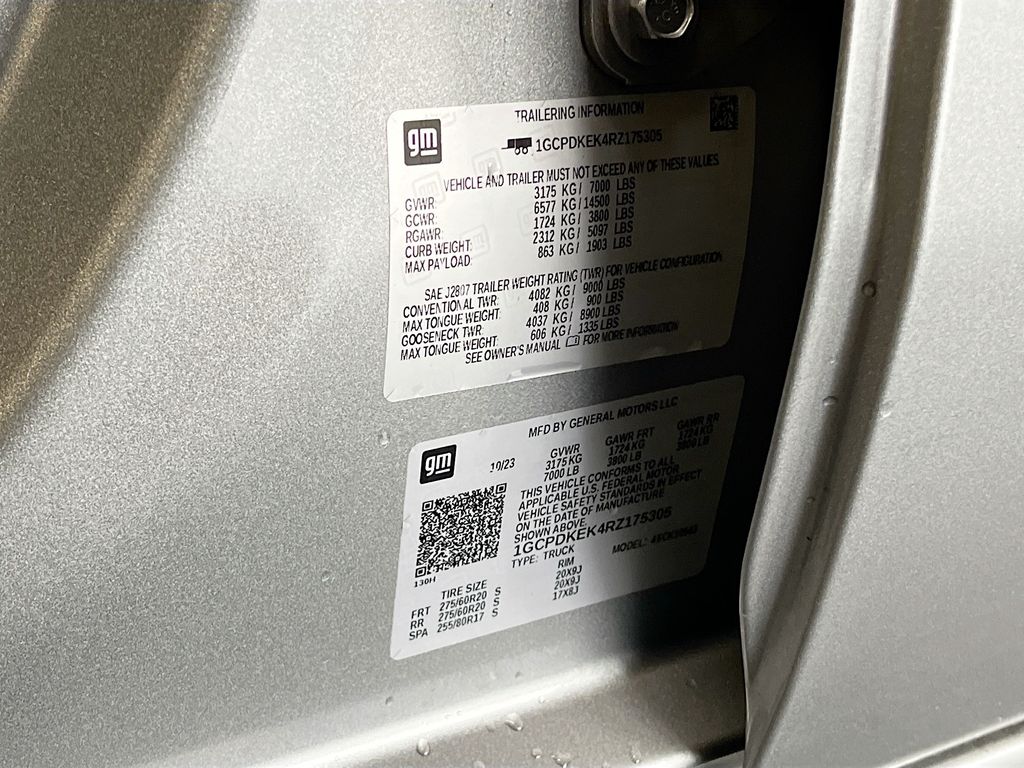 Used 2024 Sterling Gray Metallic Chevrolet LT image 31