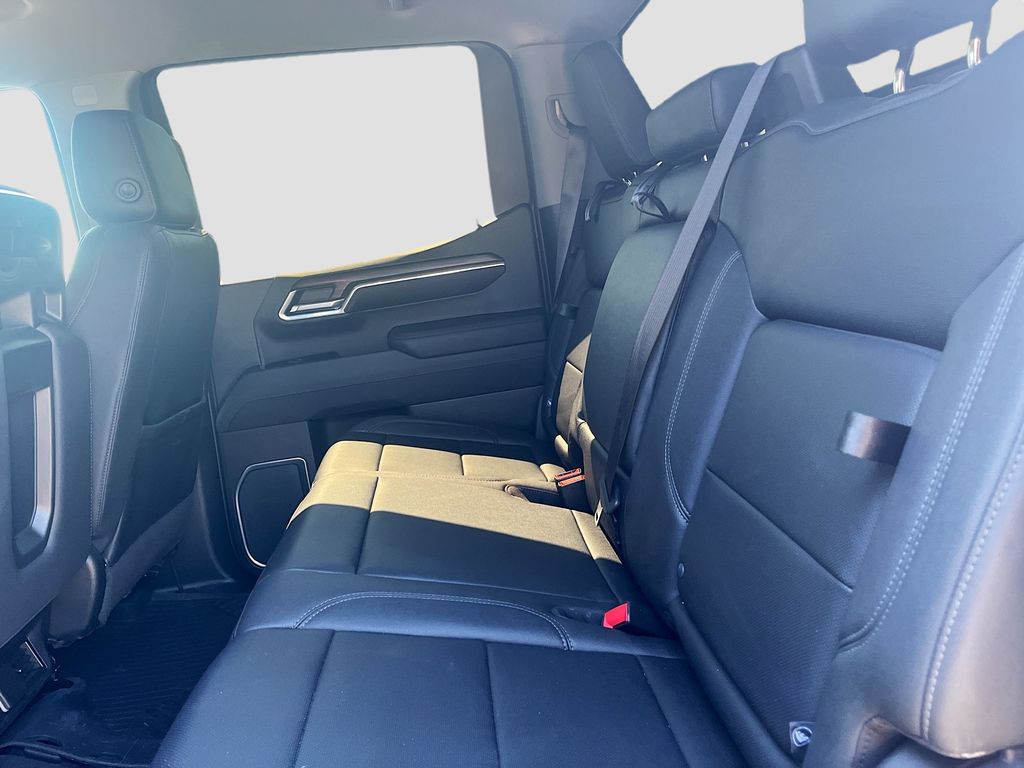 Used 2023 White GMC SLT image 24