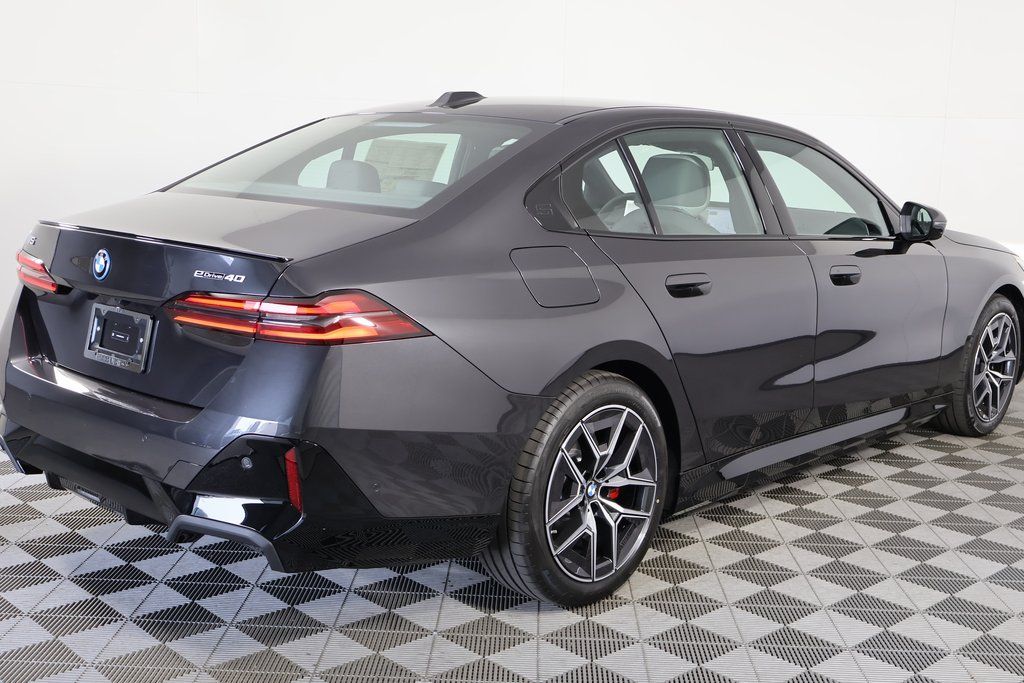 Thumbnail: 2026 BMW i5 - 2