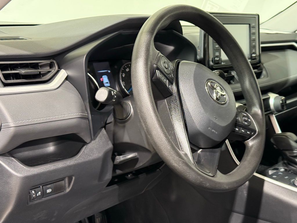 Thumbnail: 2022 Toyota RAV4 - 17