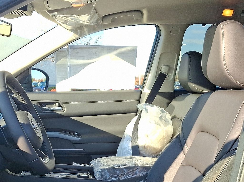 Thumbnail: 2025 Nissan Pathfinder - 9