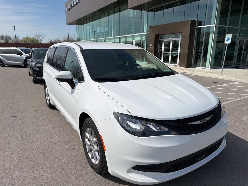 2023 Chrysler Voyager