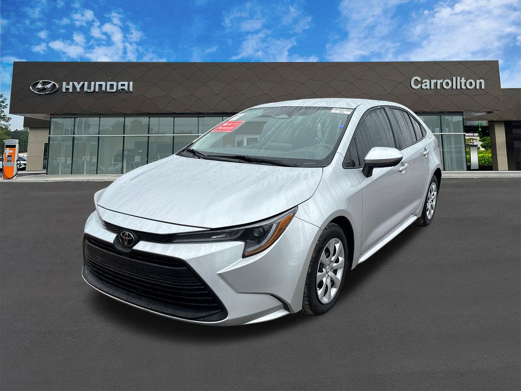 2024 Toyota Corolla LE's photo