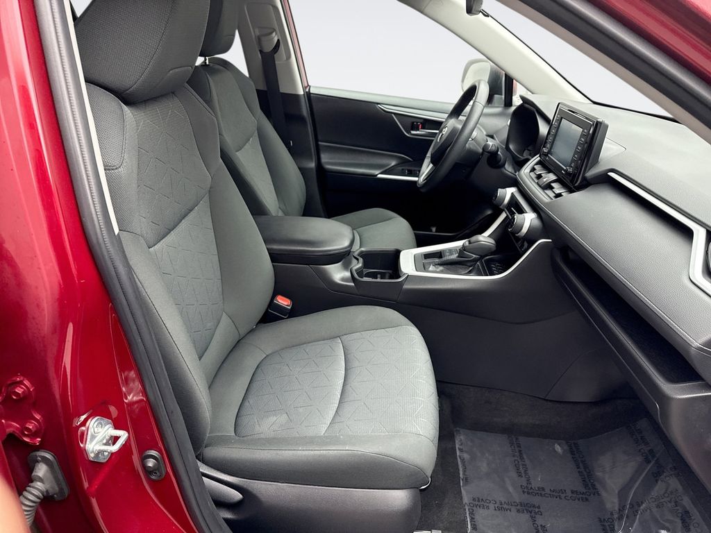 Thumbnail: 2022 Toyota RAV4 - 16