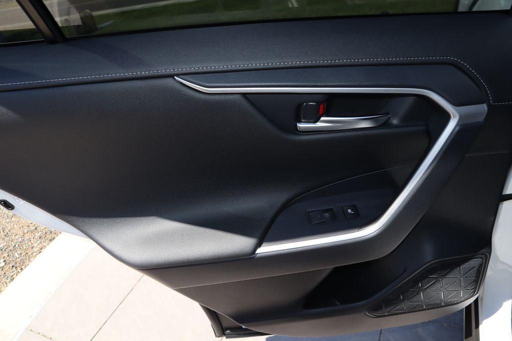 2025 Toyota RAV4 Limited 25