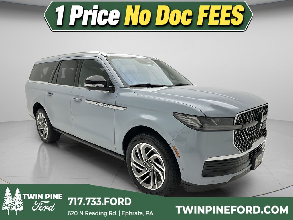 Gray Mist Metallic Tri-Coat 2025 Lincoln Navigator SUV / Crossover Four-Wheel Drive Automatic