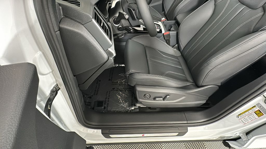 2025 Audi Q5  31