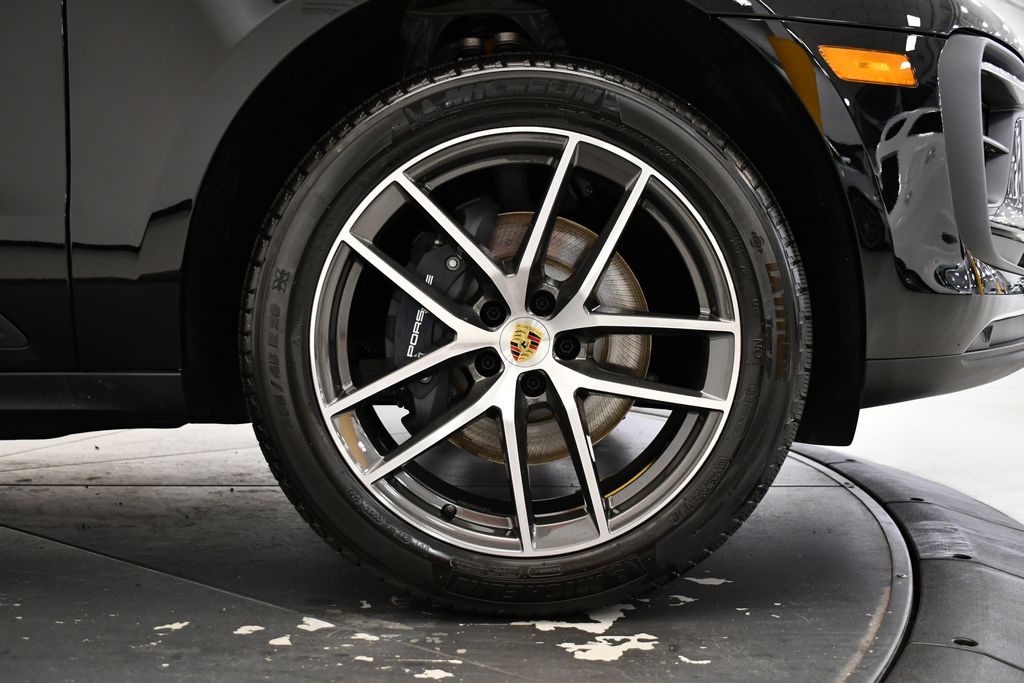 Thumbnail: 2026 Porsche Macan - 19