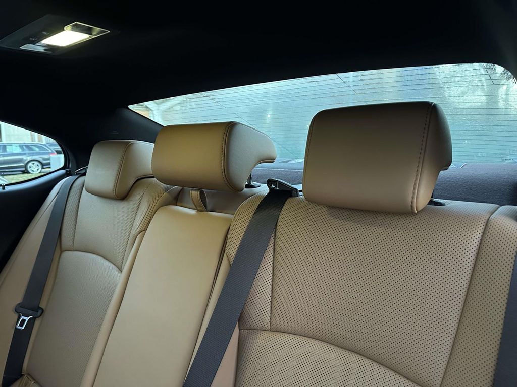 Thumbnail: 2021 Lexus ES - 32