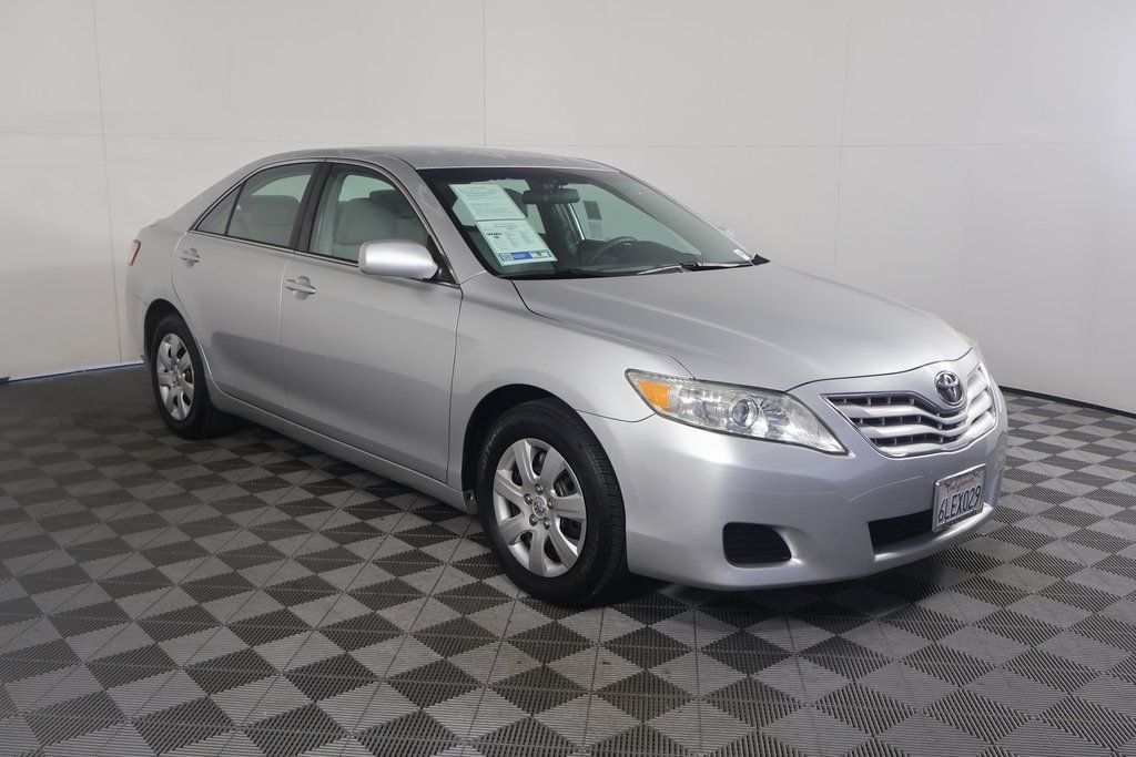 2011 Toyota Camry LE 3
