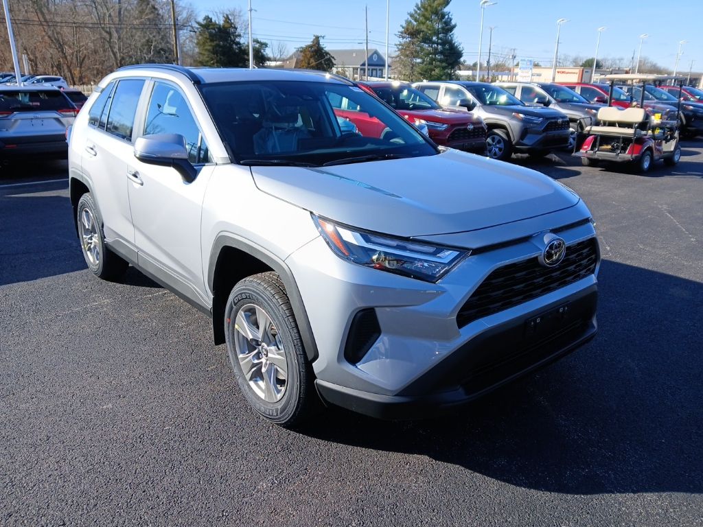 2025 Toyota RAV4 XLE's photo