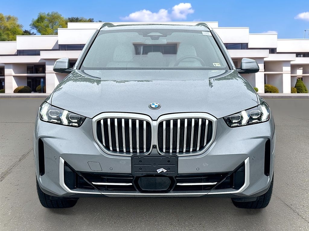 Used 2025 Gray BMW xDrive40i image 2