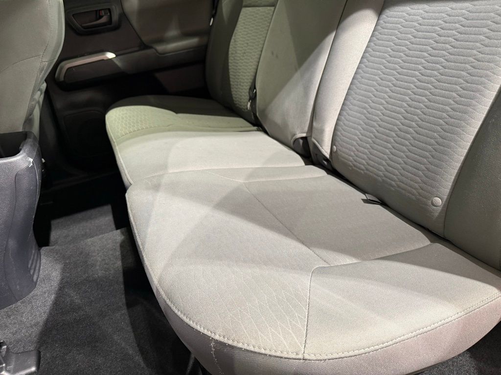 Thumbnail: 2019 Toyota Tacoma - 18