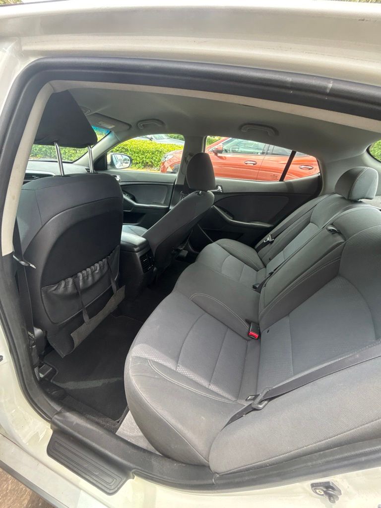 Used 2013 White Kia LX image 17
