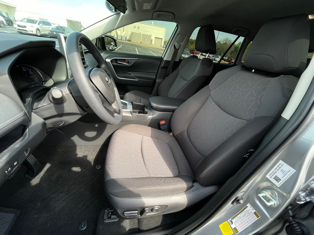 Thumbnail: 2025 Toyota RAV4 - 26