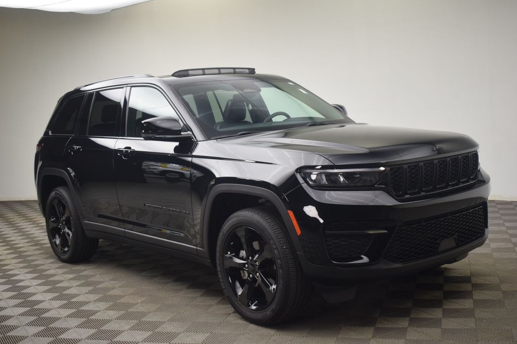 used 2024 Jeep Grand Cherokee car, priced at $32,000