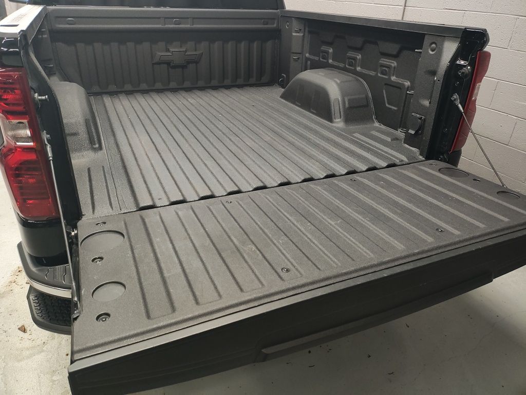 Used 2022 Black Chevrolet LT image 21