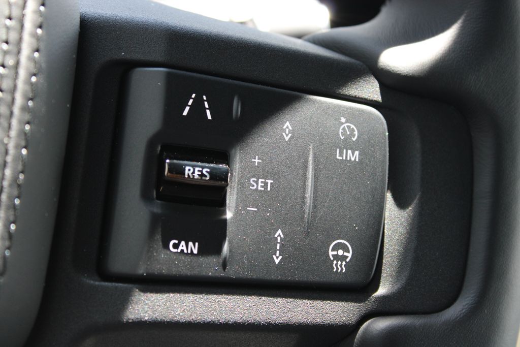 New 2026  Land Rover OCTA Black image 10