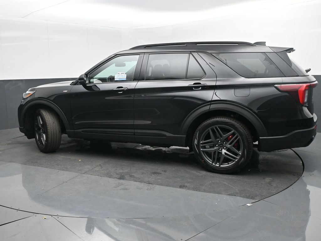 2026 Ford Explorer ST-Line photo 2