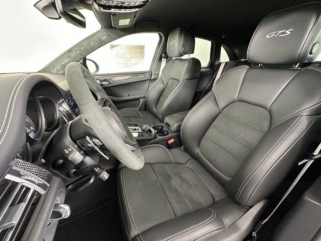 Thumbnail: 2026 Porsche Macan - 5