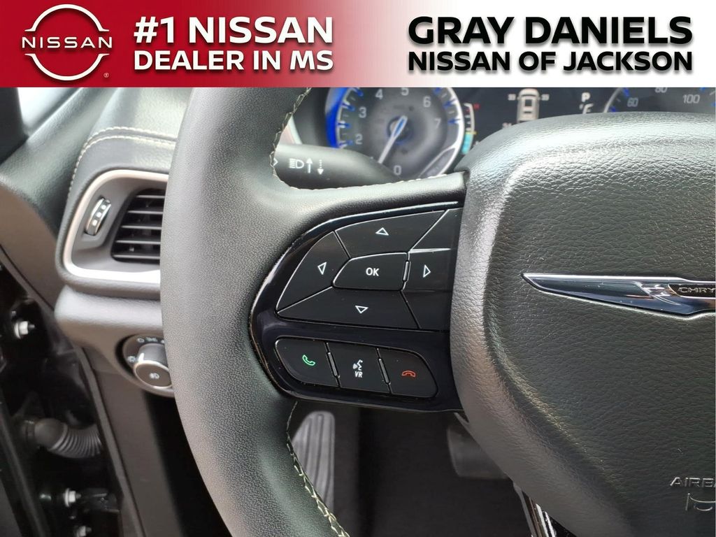 Used 2022 Chrysler Pacifica Van