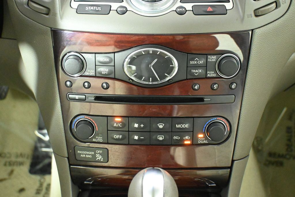 2011 INFINITI G37 X 21