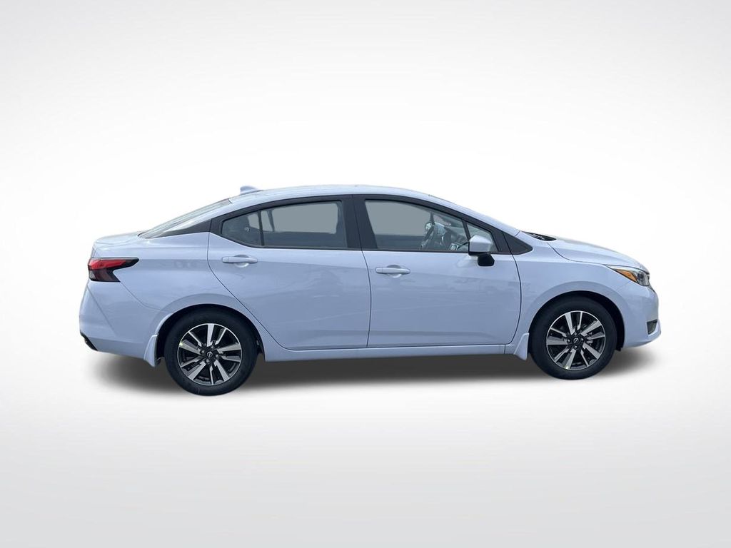2025 Nissan Versa 1.6 SV photo