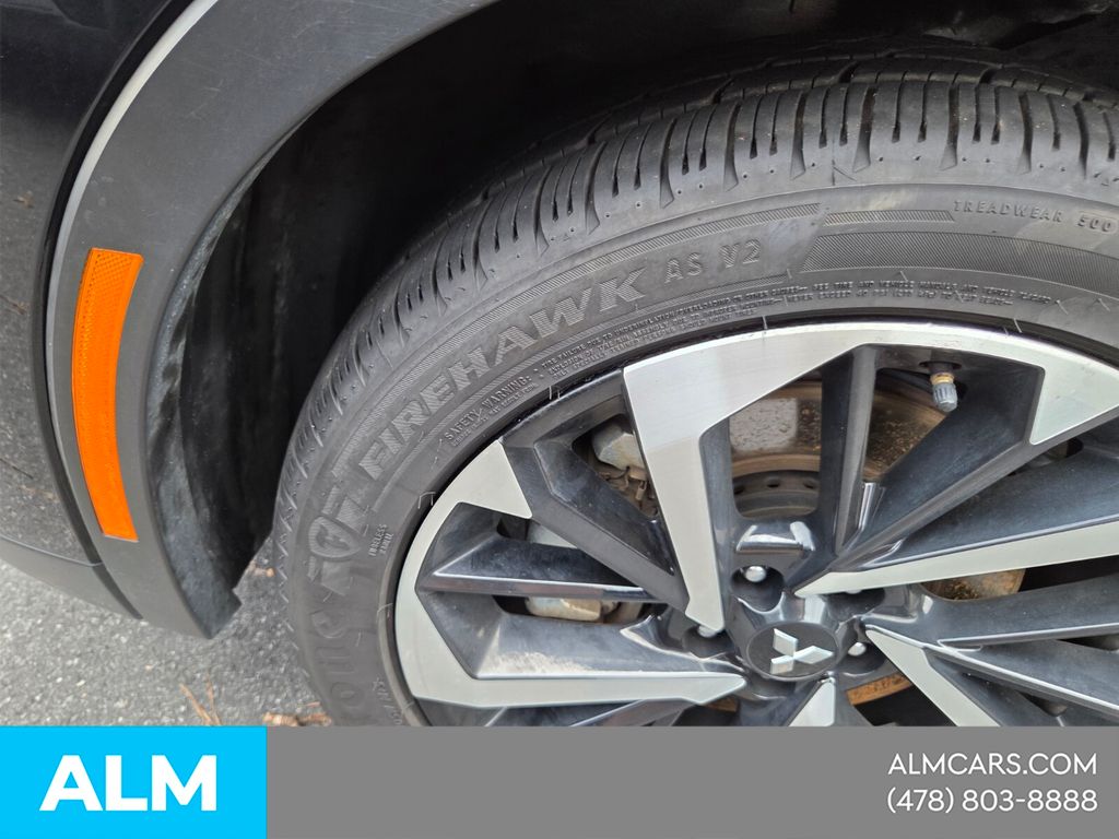 Used 2024 Silver Mitsubishi SE image 6