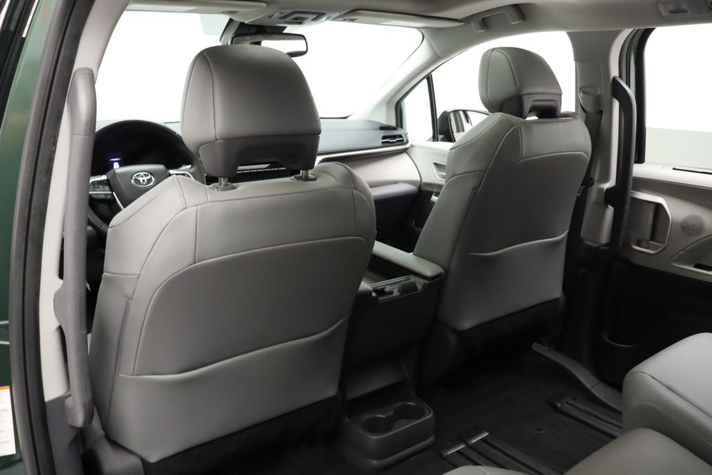 Thumbnail: 2021 Toyota Sienna - 20