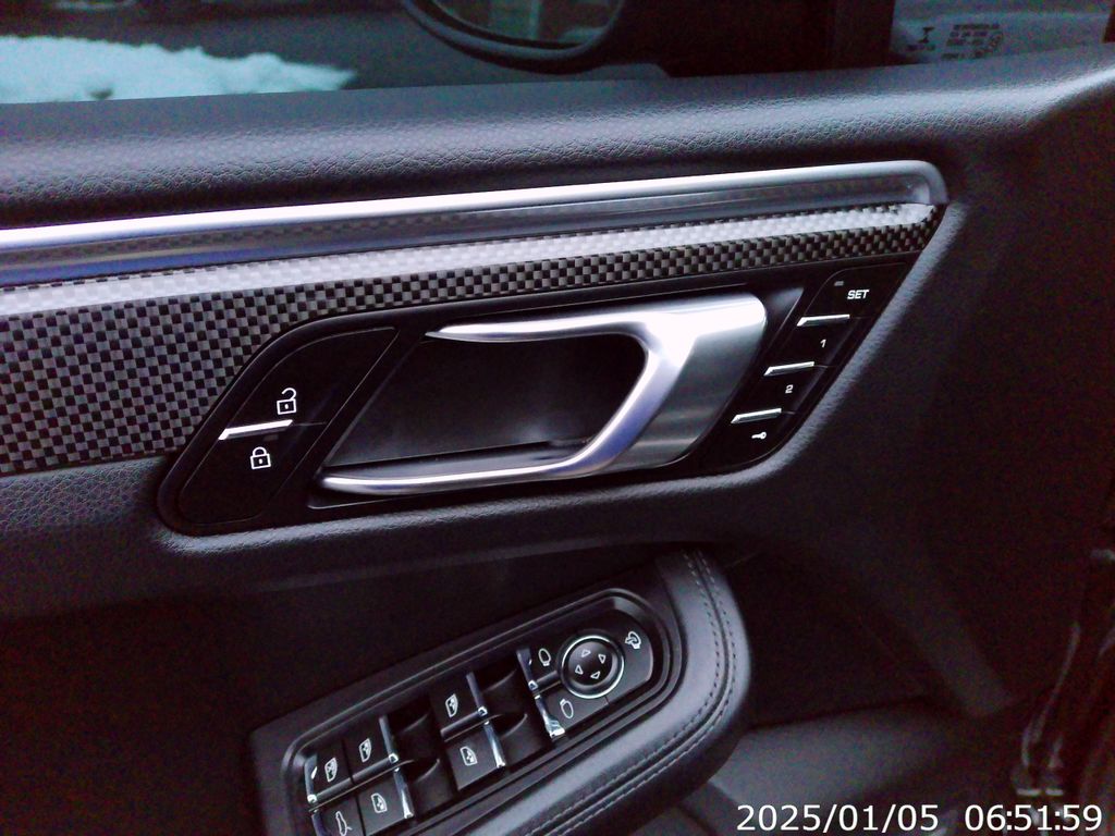 Thumbnail: 2023 Porsche Macan - 27